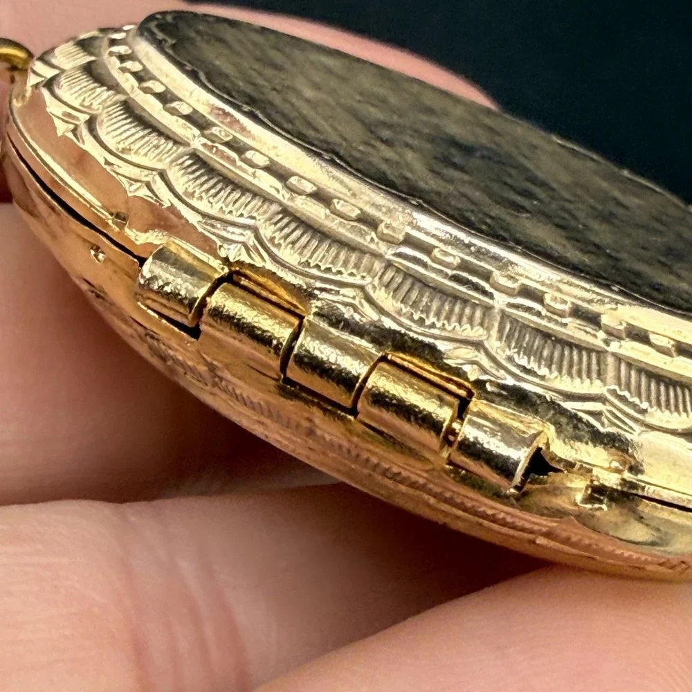 Vintage Coro Locket Gold Tone Large Signed - Picture 2 of 9